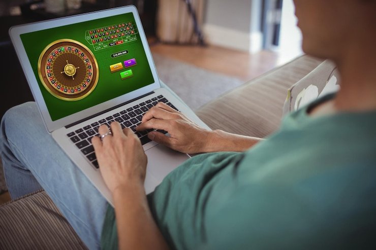 Ilustrasi digital interaksi mitra kerja sama dengan tokektoto menjaga privasi data